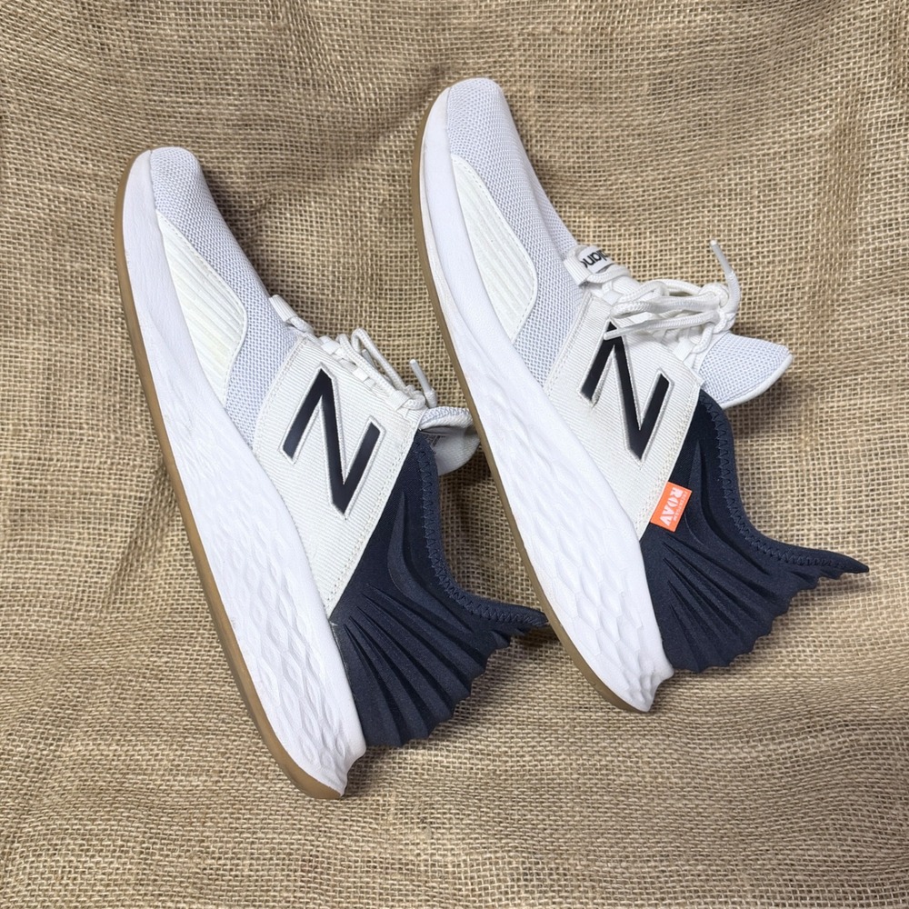 New Balance Fresh Foam Roav Mens White Navy Running Shoes MROAVRH1 Size 9.5